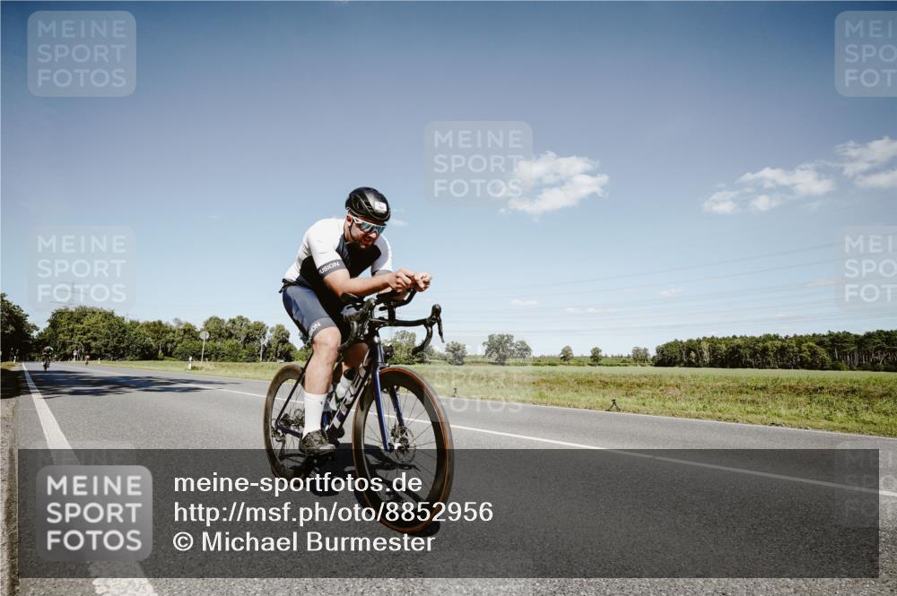 07.09.2025 - 19. Norderstedt Triathlon Michael Burmester http://msf.ph/oto/8852956 07.09.2025 14:40:53 Radfahren 364, 1034, 1414 meine-sportfotos.de