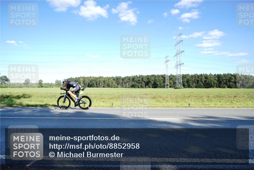 07.09.2025 - 19. Norderstedt Triathlon Michael Burmester http://msf.ph/oto/8852958 07.09.2025 15:57:09 Radfahren 916, 1102 meine-sportfotos.de