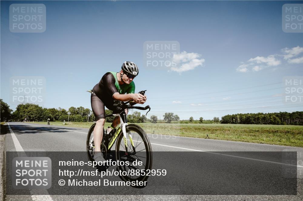07.09.2025 - 19. Norderstedt Triathlon Michael Burmester http://msf.ph/oto/8852959 07.09.2025 14:40:56 Radfahren 1034 meine-sportfotos.de