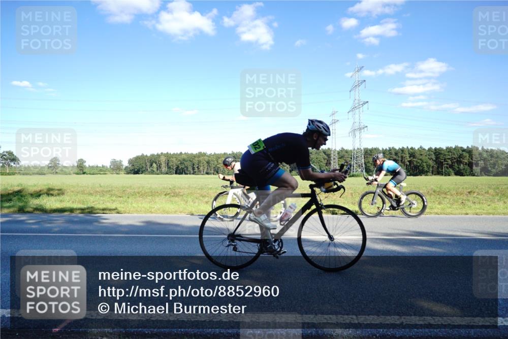 07.09.2025 - 19. Norderstedt Triathlon Michael Burmester http://msf.ph/oto/8852960 07.09.2025 15:57:10 Radfahren 916, 1102 meine-sportfotos.de