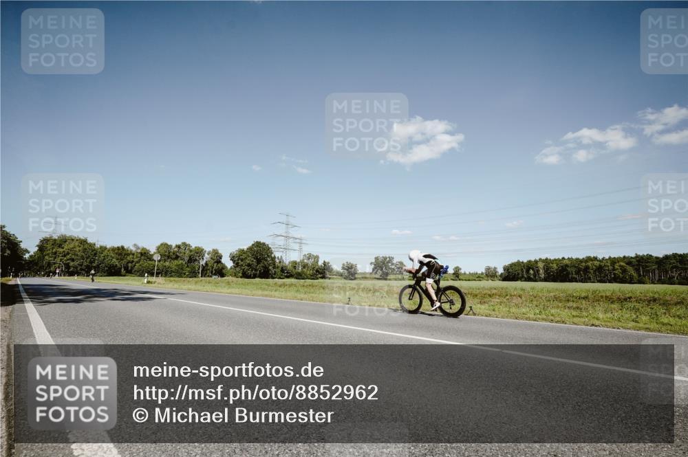 07.09.2025 - 19. Norderstedt Triathlon Michael Burmester http://msf.ph/oto/8852962 07.09.2025 14:40:58 Radfahren 1034 meine-sportfotos.de