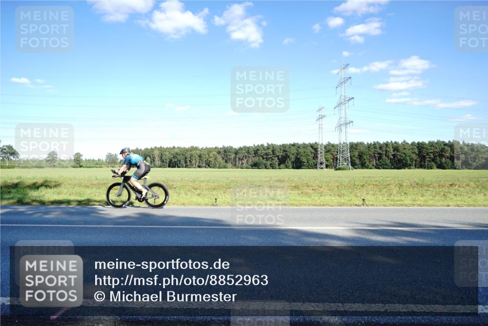 07.09.2025 - 19. Norderstedt Triathlon Michael Burmester http://msf.ph/oto/8852963 07.09.2025 15:57:11 Radfahren 916, 1102 meine-sportfotos.de