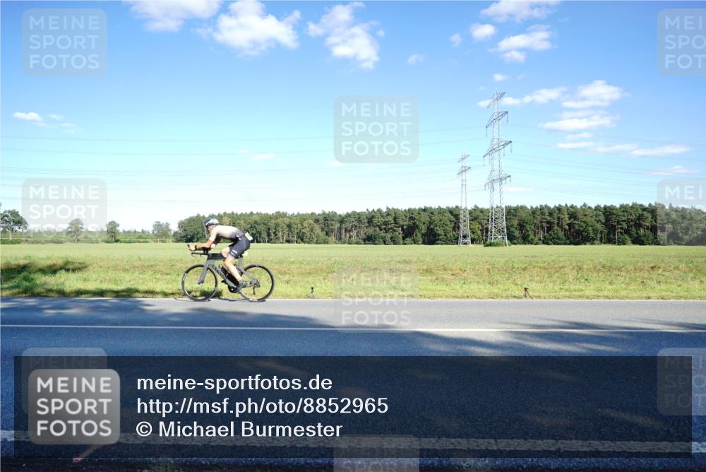 07.09.2025 - 19. Norderstedt Triathlon Michael Burmester http://msf.ph/oto/8852965 07.09.2025 15:57:14 Radfahren 483, 1102, 1621 meine-sportfotos.de