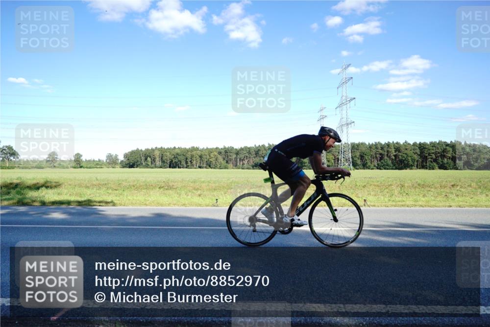 07.09.2025 - 19. Norderstedt Triathlon Michael Burmester http://msf.ph/oto/8852970 07.09.2025 15:57:17 Radfahren 483, 518, 1621 meine-sportfotos.de