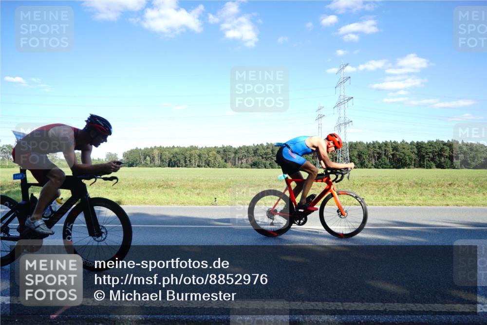 07.09.2025 - 19. Norderstedt Triathlon Michael Burmester http://msf.ph/oto/8852976 07.09.2025 15:57:23 Radfahren 421, 1055, 1423, 1429, 1529, 1546 meine-sportfotos.de