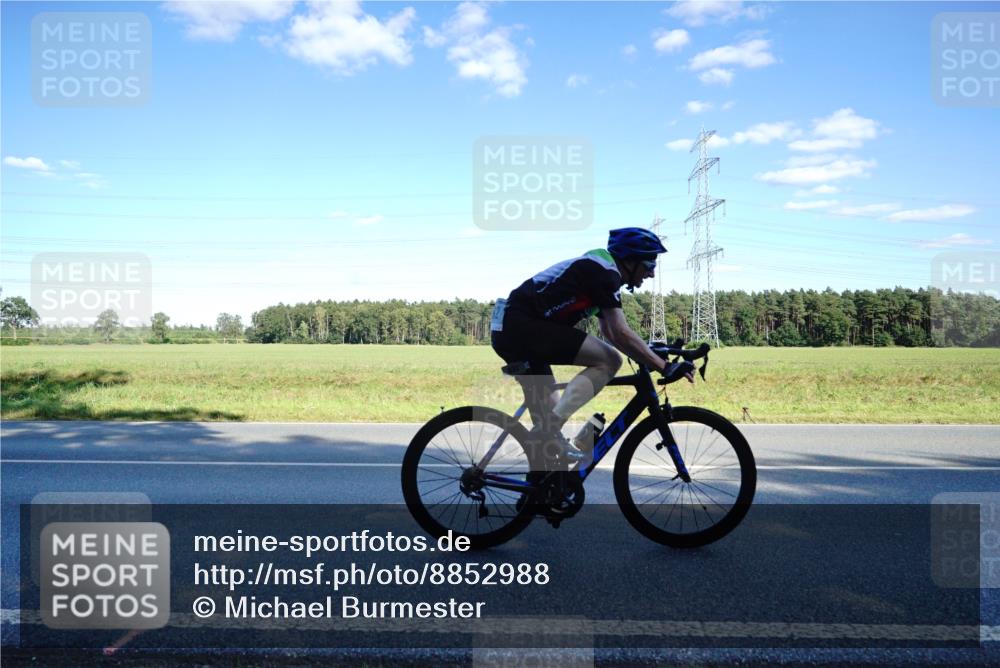 07.09.2025 - 19. Norderstedt Triathlon Michael Burmester http://msf.ph/oto/8852988 07.09.2025 15:57:27 Radfahren 526, 932, 1055, 1423, 1429, 1546 meine-sportfotos.de