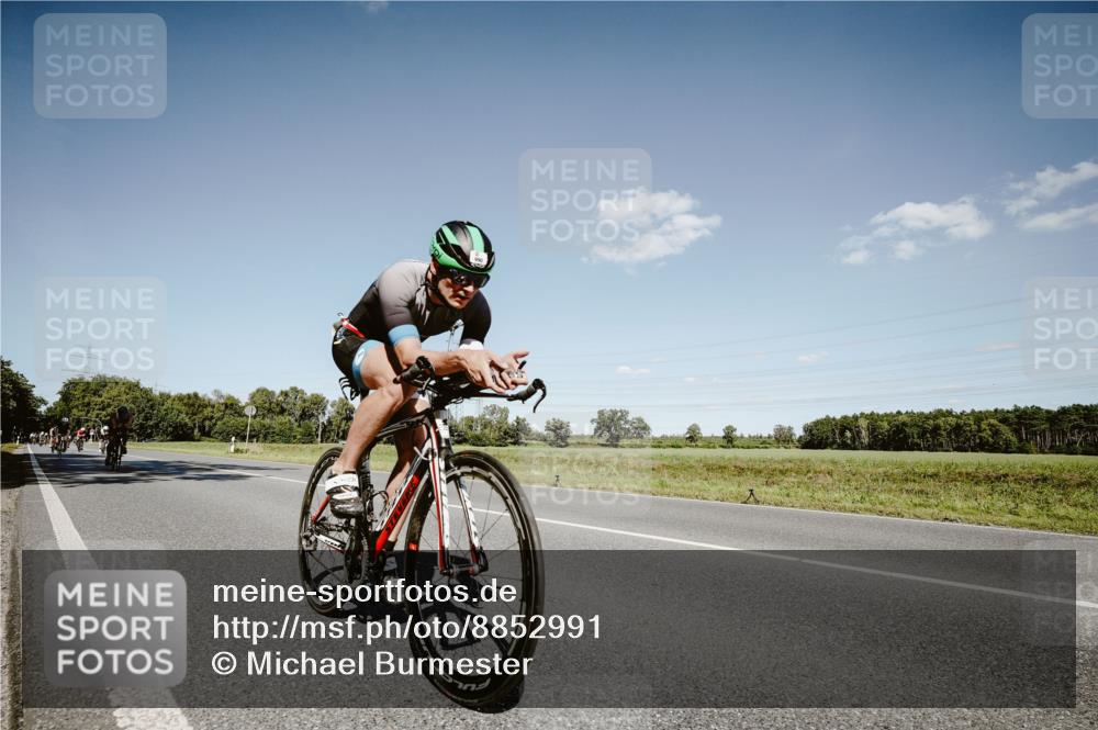 07.09.2025 - 19. Norderstedt Triathlon Michael Burmester http://msf.ph/oto/8852991 07.09.2025 14:41:19 Radfahren 437, 454, 990, 992, 1501 meine-sportfotos.de