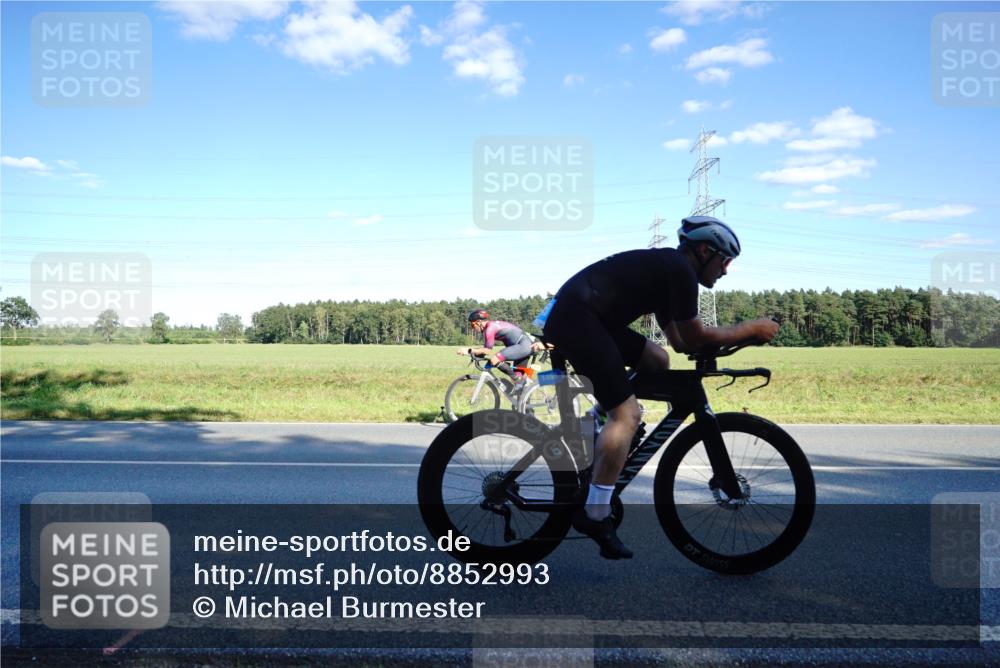 07.09.2025 - 19. Norderstedt Triathlon Michael Burmester http://msf.ph/oto/8852993 07.09.2025 15:57:31 Radfahren 526, 932, 946, 1458 meine-sportfotos.de