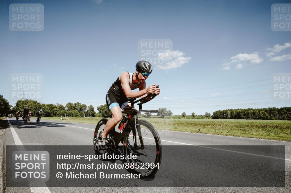 07.09.2025 - 19. Norderstedt Triathlon Michael Burmester http://msf.ph/oto/8852994 07.09.2025 14:41:21 Radfahren 437, 449, 454, 976, 989, 990, 992, 1501 meine-sportfotos.de