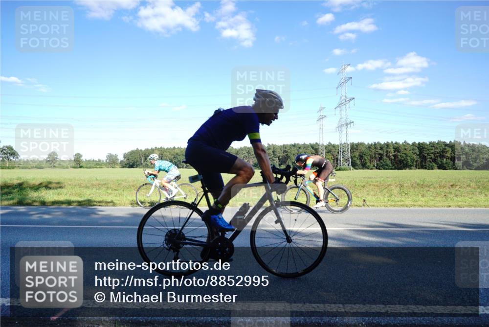 07.09.2025 - 19. Norderstedt Triathlon Michael Burmester http://msf.ph/oto/8852995 07.09.2025 15:57:34 Radfahren 946, 1458 meine-sportfotos.de
