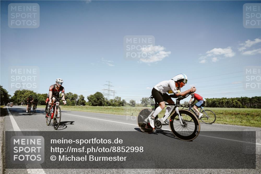 07.09.2025 - 19. Norderstedt Triathlon Michael Burmester http://msf.ph/oto/8852998 07.09.2025 14:41:22 Radfahren 437, 449, 976, 989, 990, 992, 1501 meine-sportfotos.de