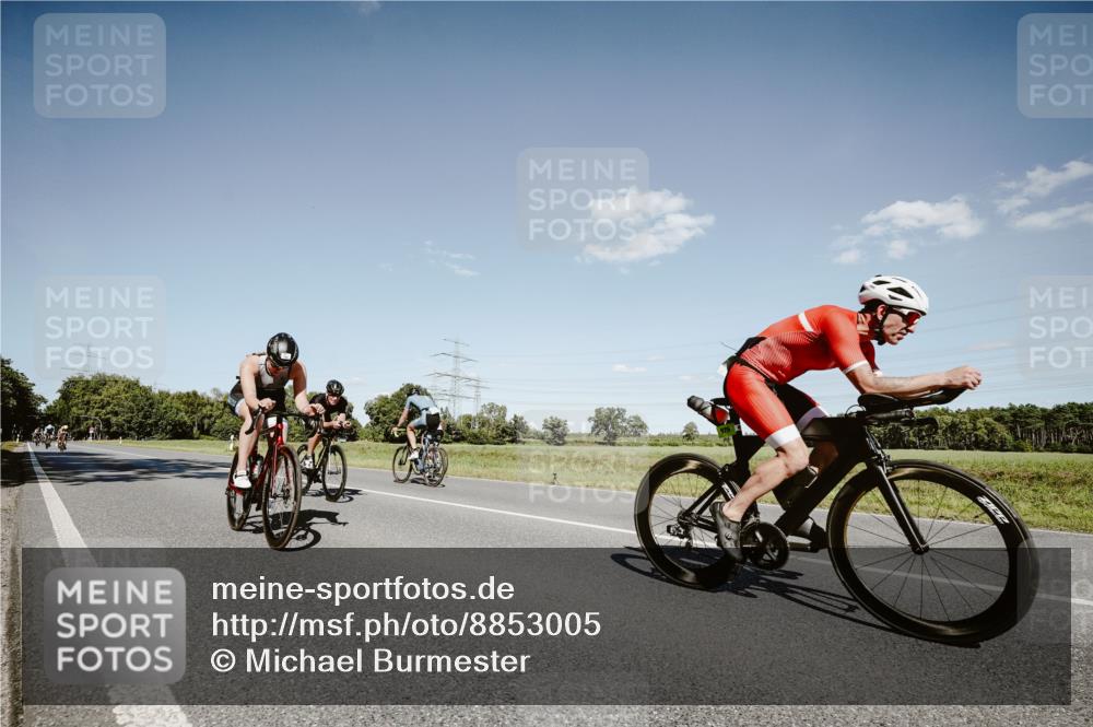 07.09.2025 - 19. Norderstedt Triathlon Michael Burmester http://msf.ph/oto/8853005 07.09.2025 14:41:23 Radfahren 437, 449, 896, 976, 989, 992, 1501 meine-sportfotos.de
