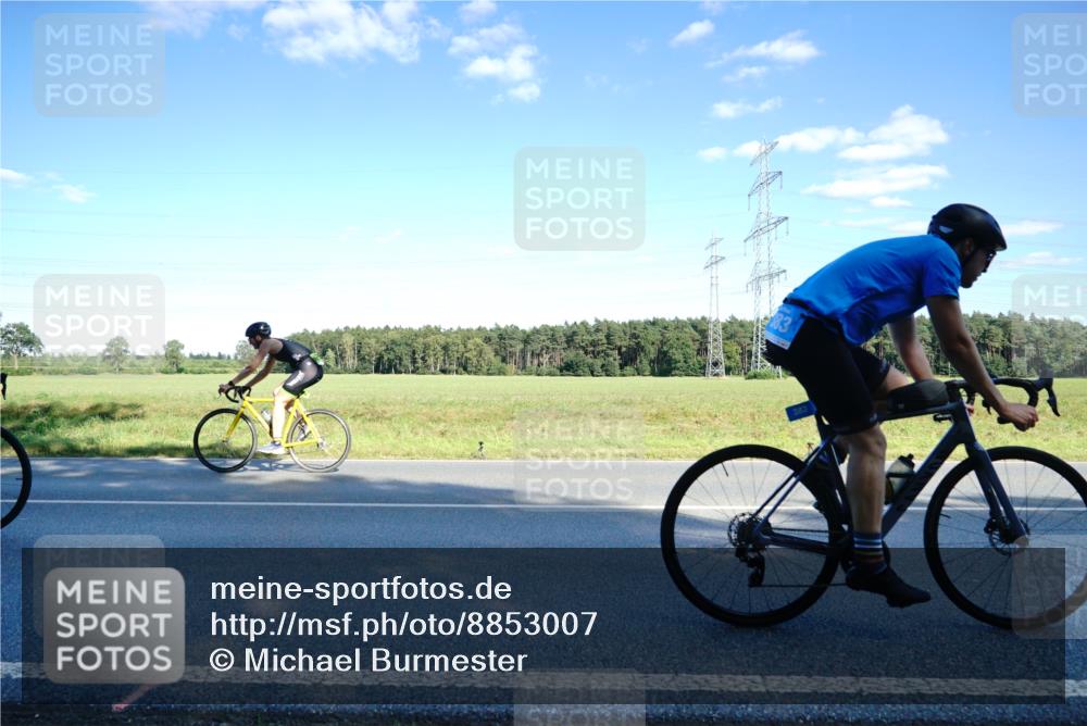 07.09.2025 - 19. Norderstedt Triathlon Michael Burmester http://msf.ph/oto/8853007 07.09.2025 15:58:01 Radfahren 383, 883, 1567 meine-sportfotos.de