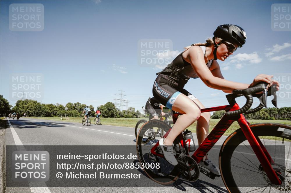 07.09.2025 - 19. Norderstedt Triathlon Michael Burmester http://msf.ph/oto/8853008 07.09.2025 14:41:24 Radfahren 437, 449, 896, 976, 989, 1434, 1501 meine-sportfotos.de
