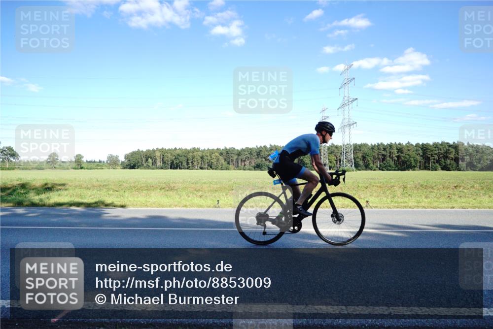 07.09.2025 - 19. Norderstedt Triathlon Michael Burmester http://msf.ph/oto/8853009 07.09.2025 15:58:01 Radfahren 383, 883, 1567 meine-sportfotos.de
