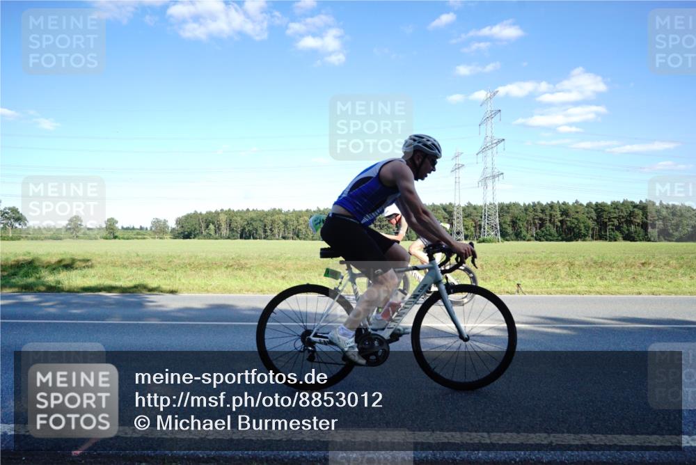 07.09.2025 - 19. Norderstedt Triathlon Michael Burmester http://msf.ph/oto/8853012 07.09.2025 15:58:02 Radfahren 383, 883, 1567 meine-sportfotos.de