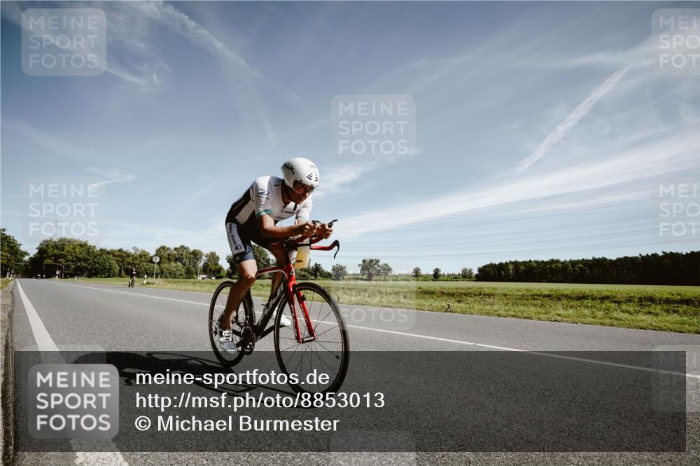 07.09.2025 - 19. Norderstedt Triathlon Michael Burmester http://msf.ph/oto/8853013 07.09.2025 11:42:35 Radfahren 1363 meine-sportfotos.de