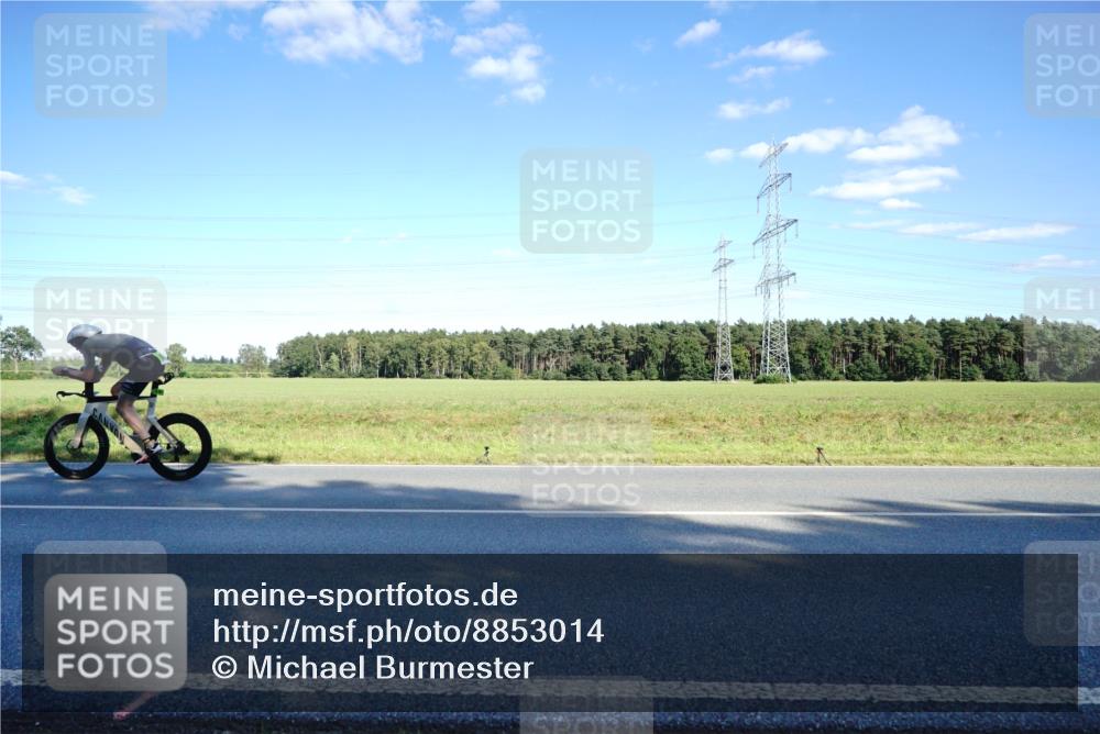 07.09.2025 - 19. Norderstedt Triathlon Michael Burmester http://msf.ph/oto/8853014 07.09.2025 15:58:03 Radfahren 383, 883, 1567 meine-sportfotos.de