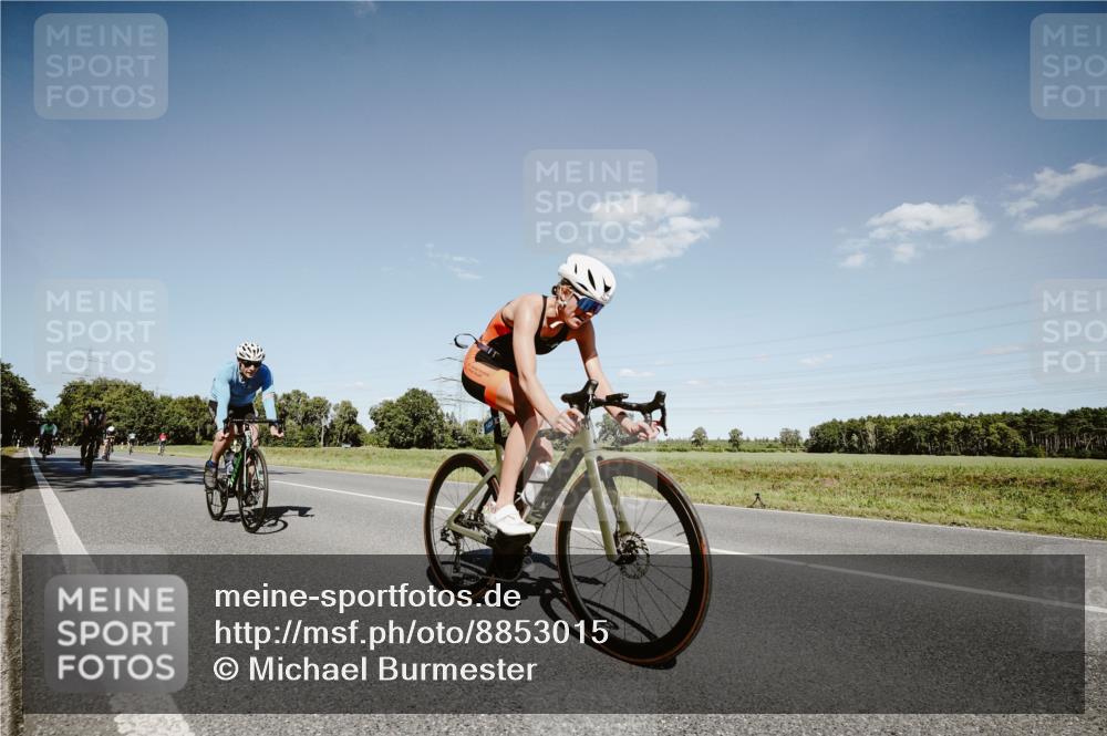 07.09.2025 - 19. Norderstedt Triathlon Michael Burmester http://msf.ph/oto/8853015 07.09.2025 14:41:28 Radfahren 373, 441, 896, 905, 963, 1434 meine-sportfotos.de