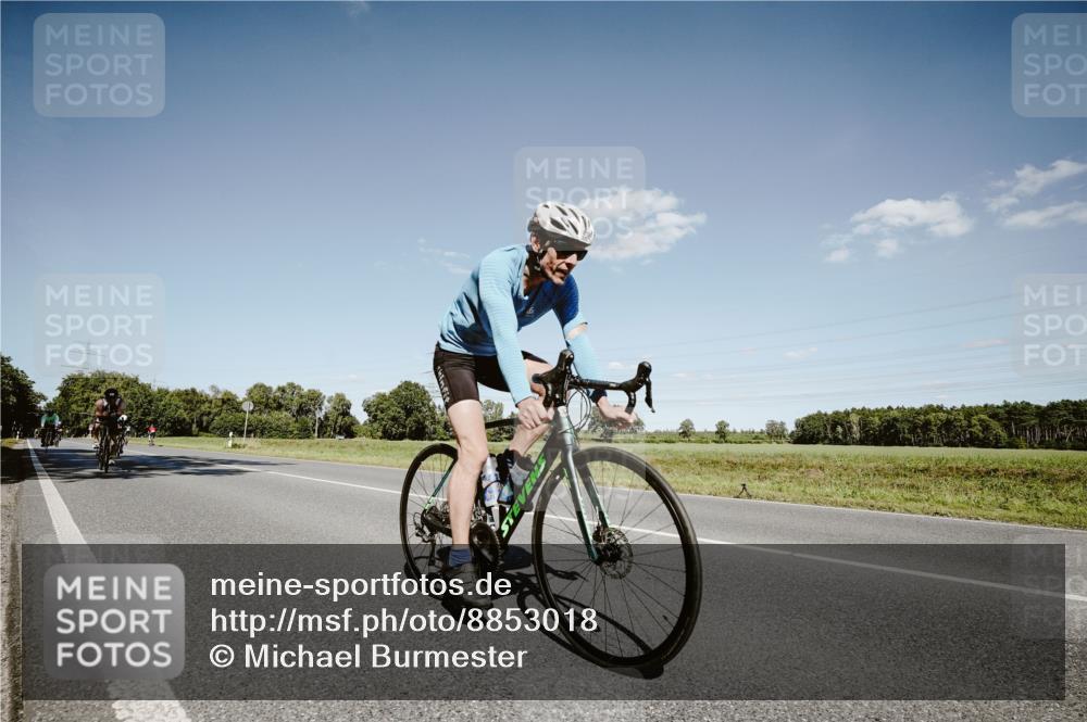 07.09.2025 - 19. Norderstedt Triathlon Michael Burmester http://msf.ph/oto/8853018 07.09.2025 14:41:28 Radfahren 373, 441, 896, 905, 963, 1434 meine-sportfotos.de