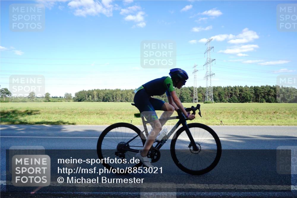 07.09.2025 - 19. Norderstedt Triathlon Michael Burmester http://msf.ph/oto/8853021 07.09.2025 15:58:09 Radfahren 488, 543, 927, 1080, 1514, 1527 meine-sportfotos.de