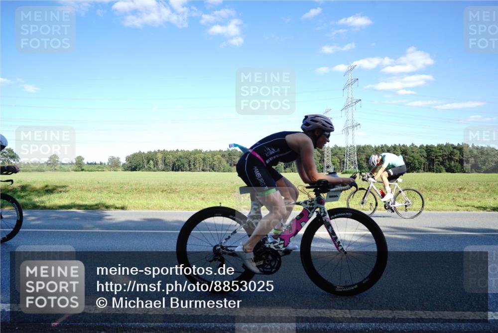 07.09.2025 - 19. Norderstedt Triathlon Michael Burmester http://msf.ph/oto/8853025 07.09.2025 15:58:11 Radfahren 488, 543, 927, 1080, 1514, 1527, 1538 meine-sportfotos.de