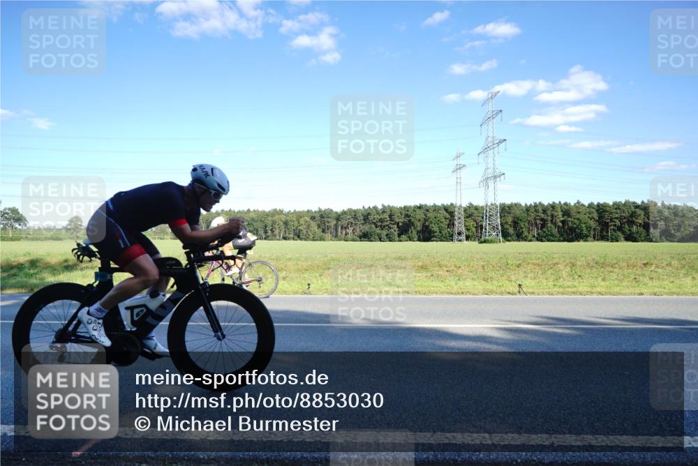 07.09.2025 - 19. Norderstedt Triathlon Michael Burmester http://msf.ph/oto/8853030 07.09.2025 15:58:12 Radfahren 488, 543, 927, 1080, 1514, 1527, 1538 meine-sportfotos.de