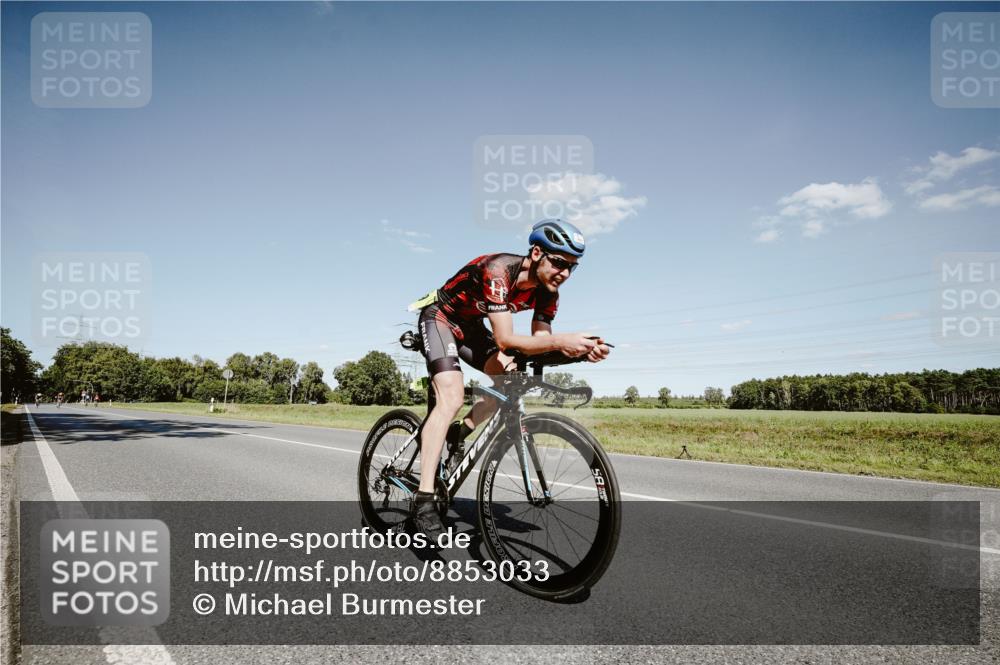 07.09.2025 - 19. Norderstedt Triathlon Michael Burmester http://msf.ph/oto/8853033 07.09.2025 14:41:32 Radfahren 441, 905, 959, 963 meine-sportfotos.de