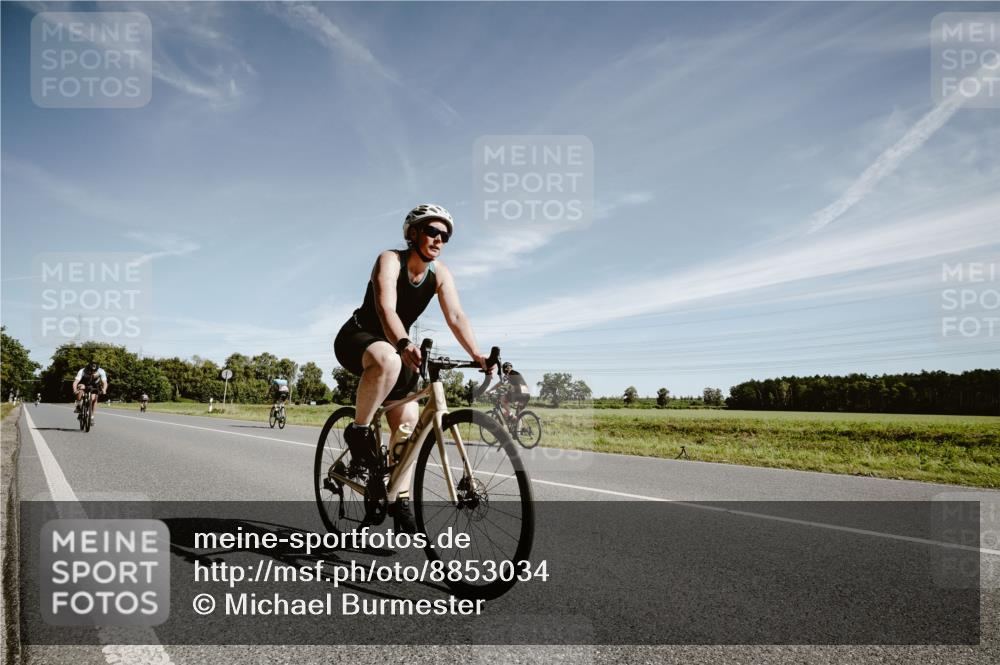 07.09.2025 - 19. Norderstedt Triathlon Michael Burmester http://msf.ph/oto/8853034 07.09.2025 11:43:03 Radfahren 185, 1394 meine-sportfotos.de