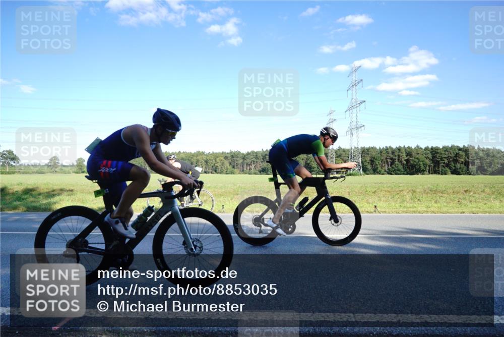 07.09.2025 - 19. Norderstedt Triathlon Michael Burmester http://msf.ph/oto/8853035 07.09.2025 15:58:21 Radfahren 529, 536, 943 meine-sportfotos.de