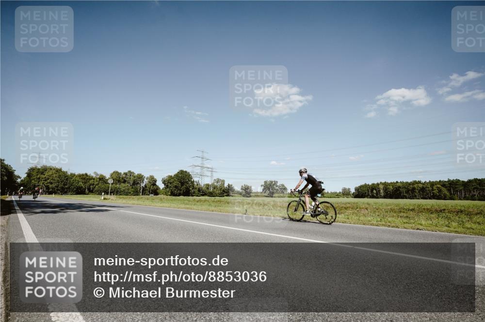 07.09.2025 - 19. Norderstedt Triathlon Michael Burmester http://msf.ph/oto/8853036 07.09.2025 14:41:35 Radfahren 959, 1493, 1496 meine-sportfotos.de