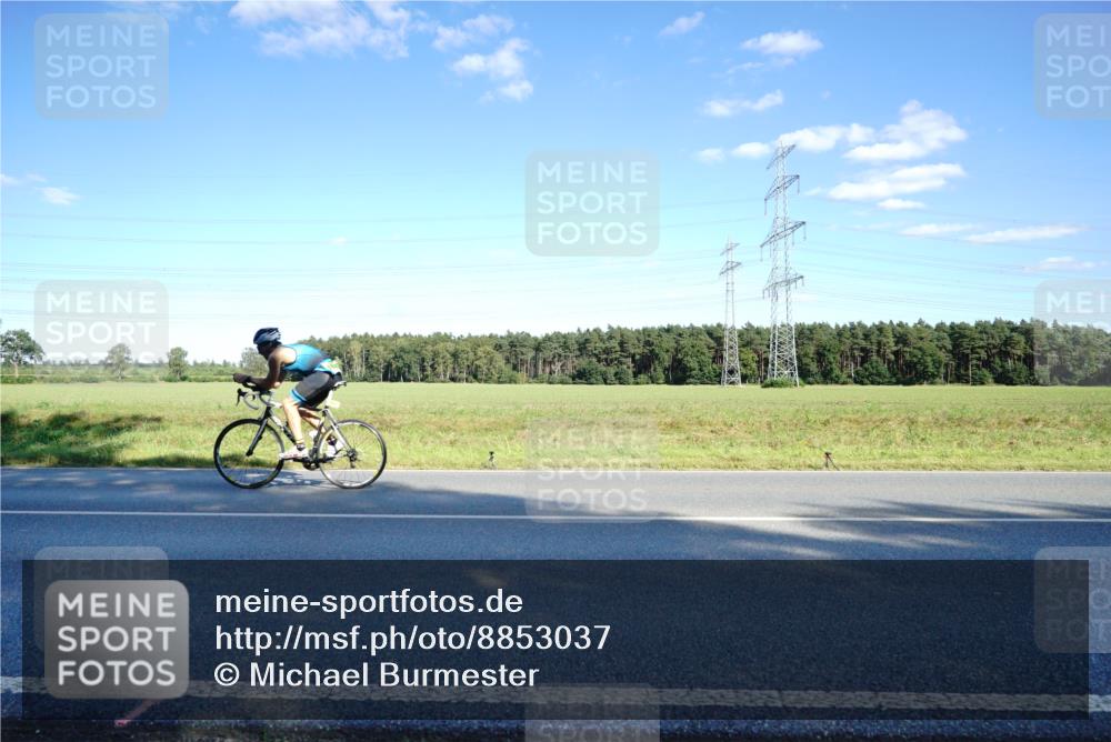 07.09.2025 - 19. Norderstedt Triathlon Michael Burmester http://msf.ph/oto/8853037 07.09.2025 15:58:23 Radfahren 529, 536, 943 meine-sportfotos.de