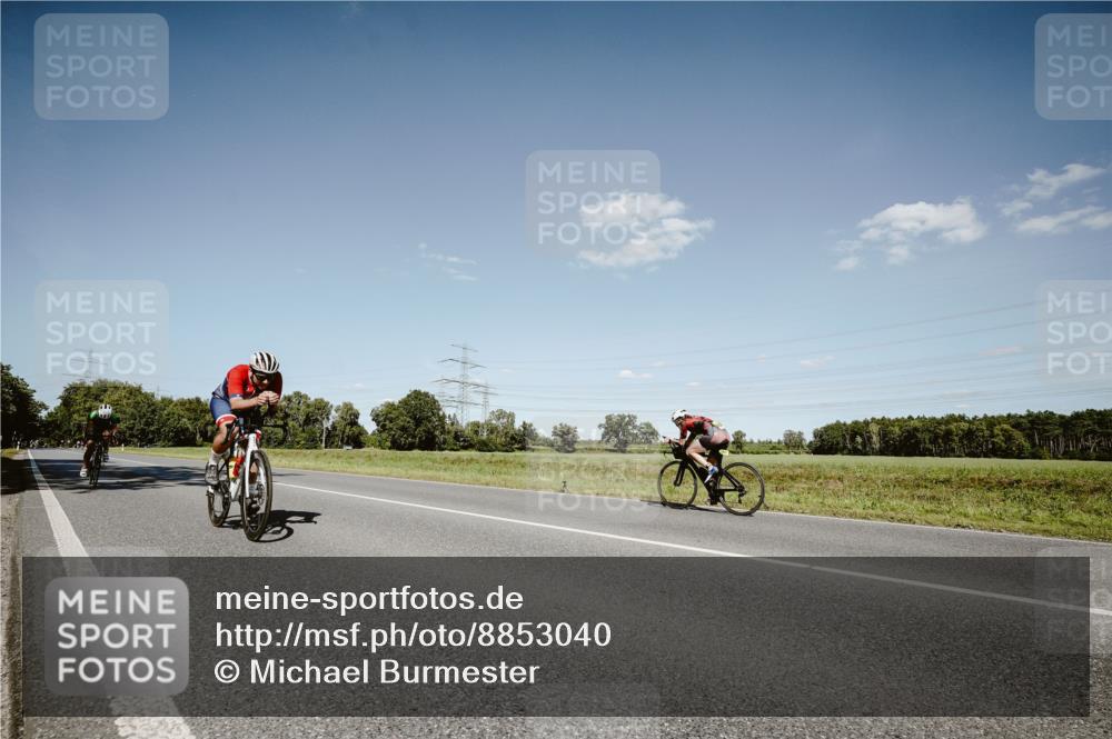 07.09.2025 - 19. Norderstedt Triathlon Michael Burmester http://msf.ph/oto/8853040 07.09.2025 14:41:38 Radfahren 1493, 1496 meine-sportfotos.de