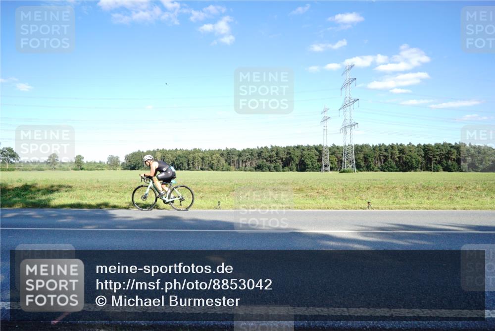07.09.2025 - 19. Norderstedt Triathlon Michael Burmester http://msf.ph/oto/8853042 07.09.2025 15:58:29 Radfahren 522, 530 meine-sportfotos.de