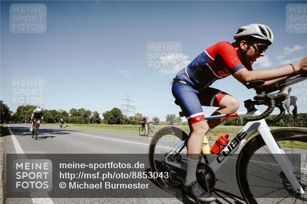 07.09.2025 - 19. Norderstedt Triathlon Michael Burmester http://msf.ph/oto/8853043 07.09.2025 14:41:38 Radfahren 1493, 1496 meine-sportfotos.de