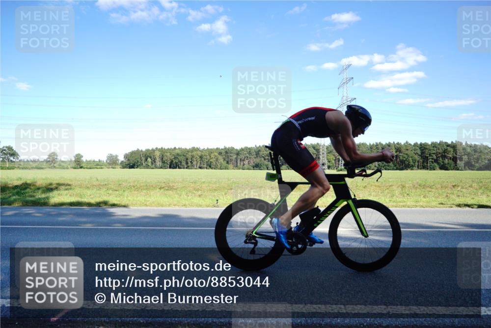 07.09.2025 - 19. Norderstedt Triathlon Michael Burmester http://msf.ph/oto/8853044 07.09.2025 15:58:31 Radfahren 522, 530 meine-sportfotos.de