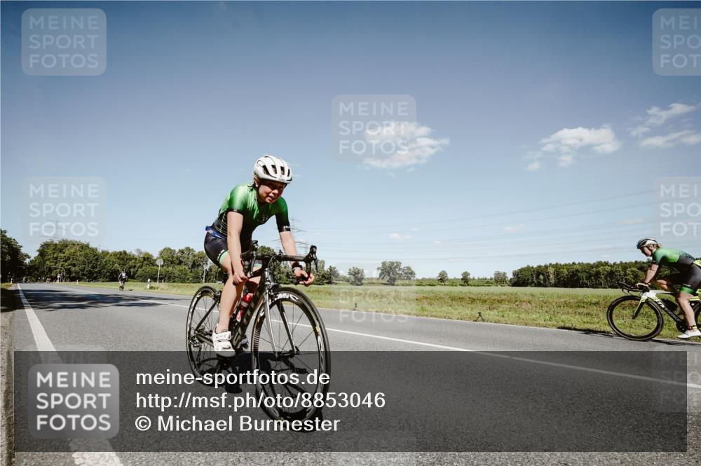 07.09.2025 - 19. Norderstedt Triathlon Michael Burmester http://msf.ph/oto/8853046 07.09.2025 14:41:39 Radfahren 1493, 1496 meine-sportfotos.de