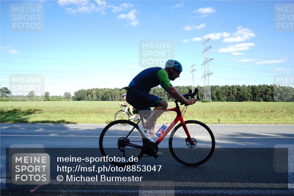 07.09.2025 - 19. Norderstedt Triathlon Michael Burmester http://msf.ph/oto/8853047 07.09.2025 15:58:31 Radfahren 522, 530 meine-sportfotos.de