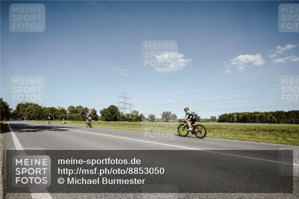 07.09.2025 - 19. Norderstedt Triathlon Michael Burmester http://msf.ph/oto/8853050 07.09.2025 14:41:39 Radfahren 1493, 1496 meine-sportfotos.de