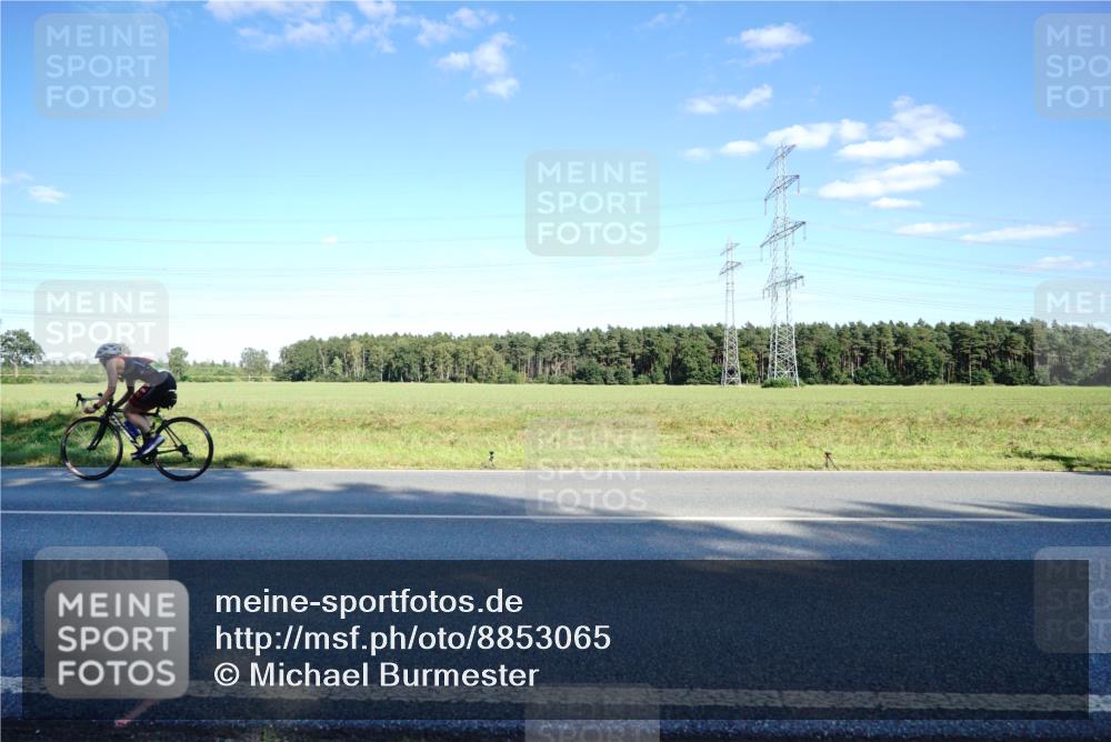07.09.2025 - 19. Norderstedt Triathlon Michael Burmester http://msf.ph/oto/8853065 07.09.2025 15:58:37 Radfahren 1482, 1575, 1593 meine-sportfotos.de