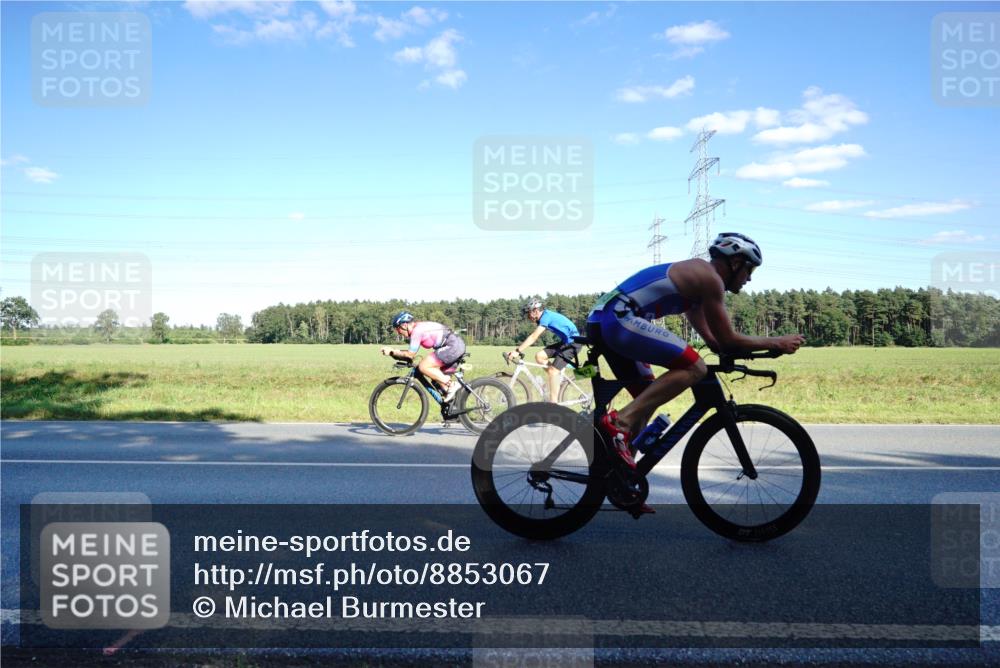 07.09.2025 - 19. Norderstedt Triathlon Michael Burmester http://msf.ph/oto/8853067 07.09.2025 15:58:38 Radfahren 1482, 1575, 1593 meine-sportfotos.de