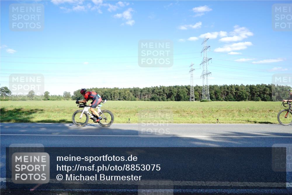 07.09.2025 - 19. Norderstedt Triathlon Michael Burmester http://msf.ph/oto/8853075 07.09.2025 15:58:43 Radfahren 1449 meine-sportfotos.de