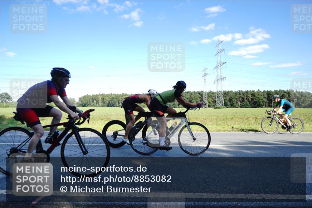 07.09.2025 - 19. Norderstedt Triathlon Michael Burmester http://msf.ph/oto/8853082 07.09.2025 15:58:46 Radfahren 933, 1064, 1449, 1541 meine-sportfotos.de