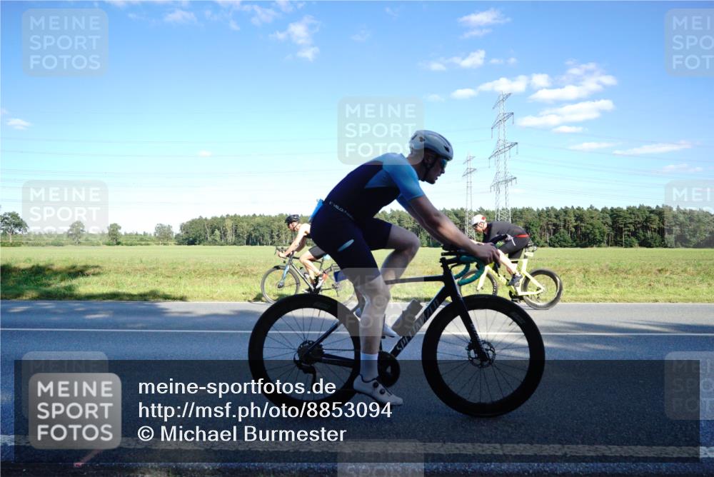 07.09.2025 - 19. Norderstedt Triathlon Michael Burmester http://msf.ph/oto/8853094 07.09.2025 15:58:59 Radfahren 386, 501, 915, 1073, 1632 meine-sportfotos.de