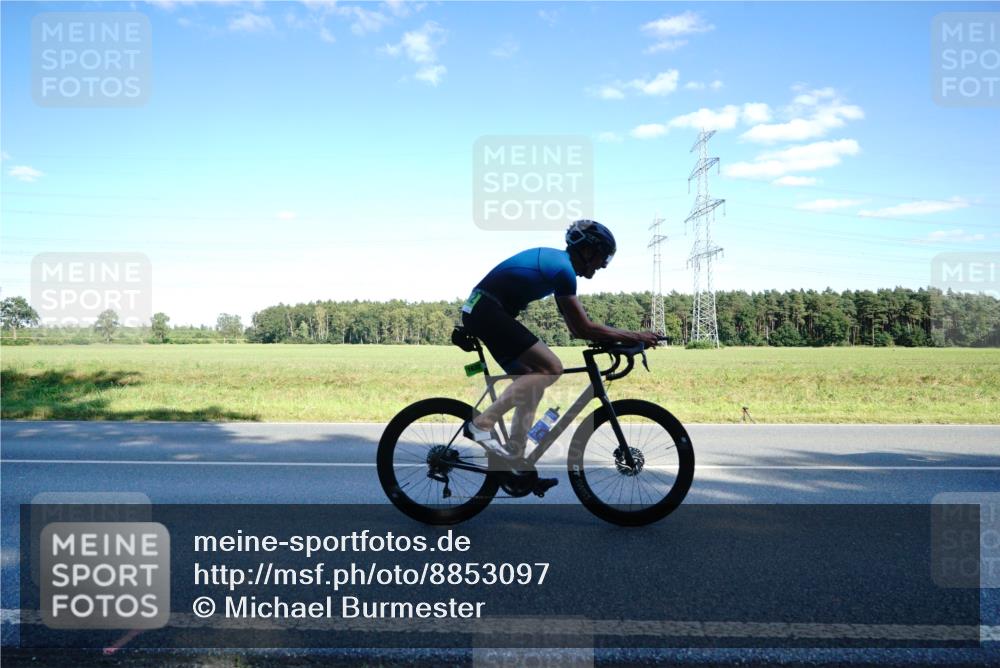07.09.2025 - 19. Norderstedt Triathlon Michael Burmester http://msf.ph/oto/8853097 07.09.2025 15:59:00 Radfahren 386, 501, 517, 915, 1073, 1632 meine-sportfotos.de