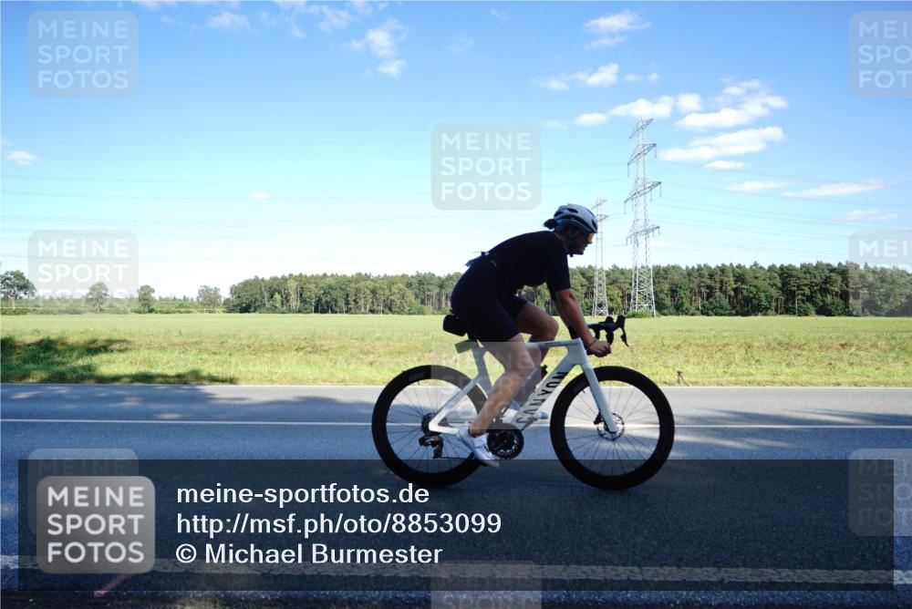 07.09.2025 - 19. Norderstedt Triathlon Michael Burmester http://msf.ph/oto/8853099 07.09.2025 15:59:00 Radfahren 386, 501, 517, 915, 1073, 1632 meine-sportfotos.de
