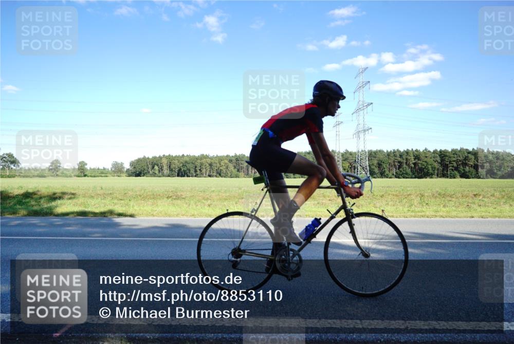 07.09.2025 - 19. Norderstedt Triathlon Michael Burmester http://msf.ph/oto/8853110 07.09.2025 15:59:05 Radfahren 425, 517, 915, 1051, 1065, 1073, 1101, 1562, 1563, 1585 meine-sportfotos.de