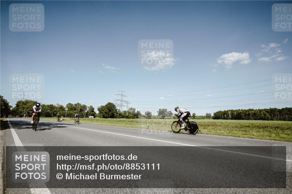 07.09.2025 - 19. Norderstedt Triathlon Michael Burmester http://msf.ph/oto/8853111 07.09.2025 14:42:08 Radfahren 448 meine-sportfotos.de