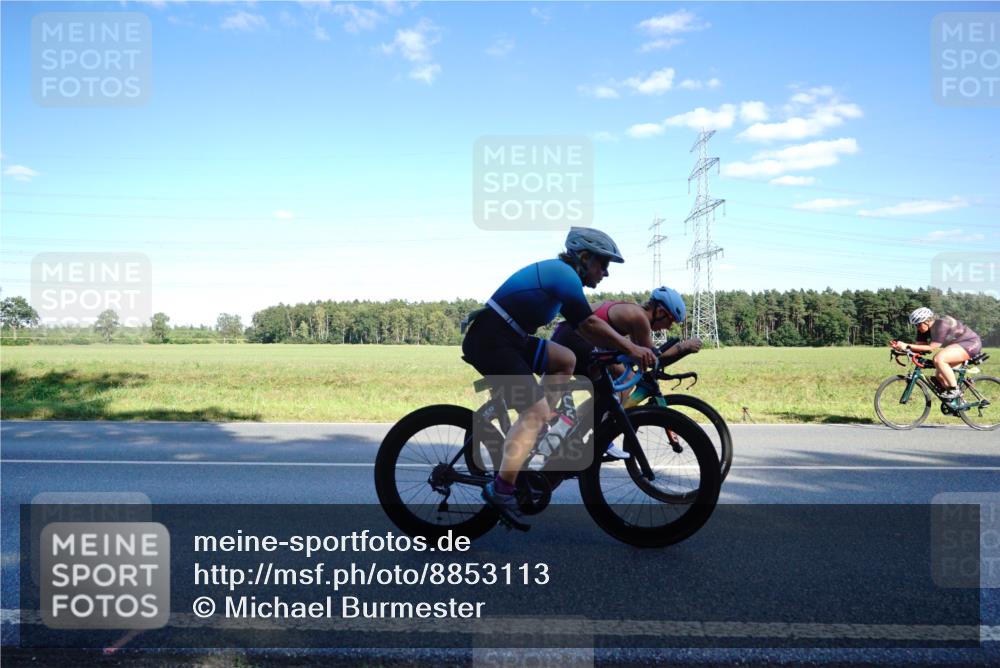 07.09.2025 - 19. Norderstedt Triathlon Michael Burmester http://msf.ph/oto/8853113 07.09.2025 15:59:05 Radfahren 425, 517, 915, 1051, 1065, 1073, 1101, 1562, 1563, 1585 meine-sportfotos.de