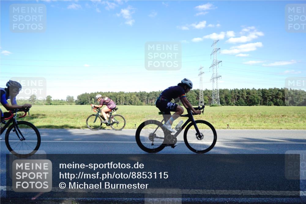07.09.2025 - 19. Norderstedt Triathlon Michael Burmester http://msf.ph/oto/8853115 07.09.2025 15:59:06 Radfahren 425, 517, 532, 1051, 1065, 1101, 1562, 1563, 1585 meine-sportfotos.de